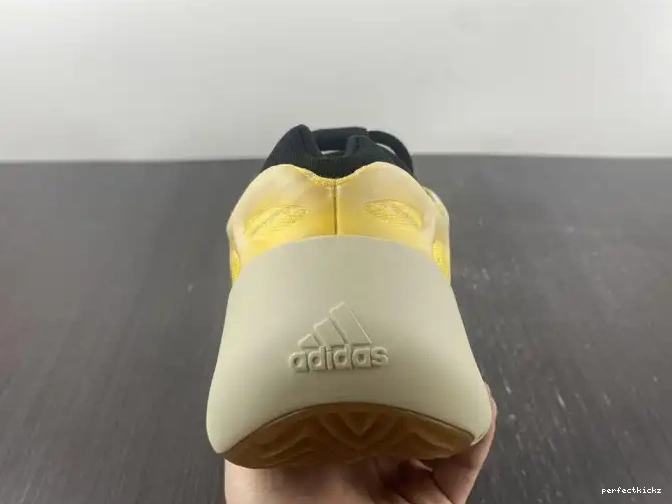 V3 Mono 700 HP5425 Yeezy Adidas Safflower 0612